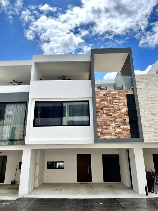 Heavenly New Townhouse W/Jacuzzi Near The Beach Playa del Carmen 0*,  Mexico